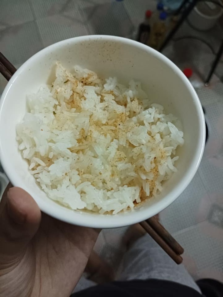 Tém tém miệng cười trước bữa ăn của hội sinh viên tương lai - Ảnh 9.