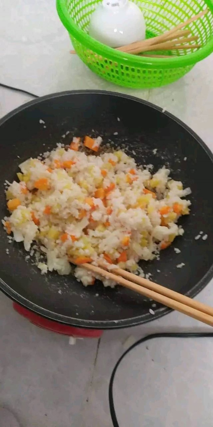 Tém tém miệng cười trước bữa ăn của hội sinh viên tương lai - Ảnh 10.