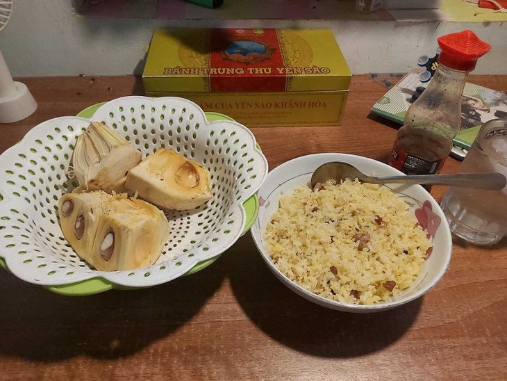 Tém tém miệng cười trước bữa ăn của hội sinh viên tương lai - Ảnh 11.