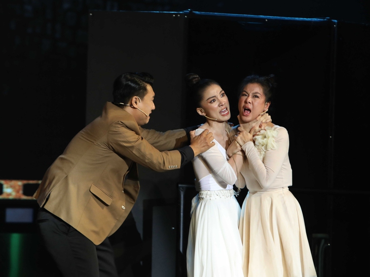 Tân quán quân Gương mặt điện ảnh Tú Tri cười toe khi vừa đăng quang đã có vai diễn liền tay - Ảnh 3.