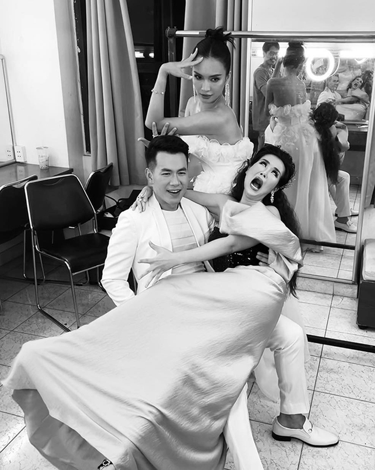 Ảnh vui sao Việt 7-8: Con trai Cường Đôla tinh nghịch - Ảnh 11.