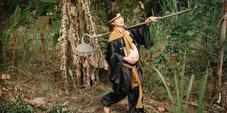 Mẹ bầu 7 tháng tung tăng vác bồ cào hóa Trư Bát Giới cực yêu - Ảnh 5.