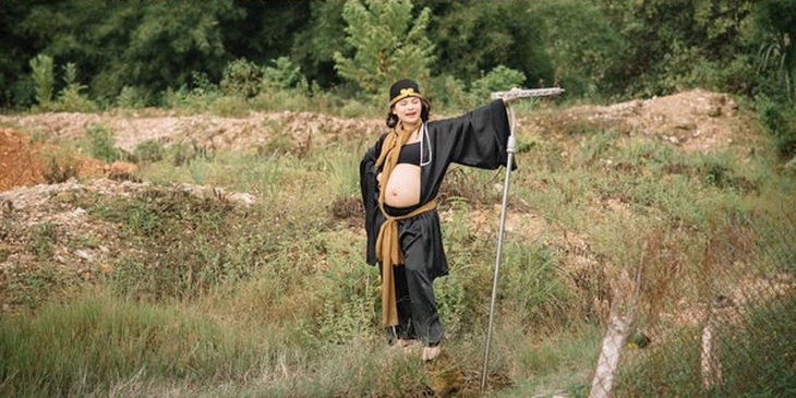 Mẹ bầu 7 tháng tung tăng vác bồ cào hóa Trư Bát Giới cực yêu - Ảnh 6.