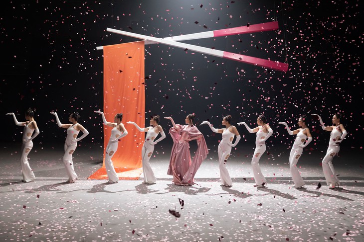 Muốn thở oxy với phiên bản MV Sashimi tua ngược đầy gấp gáp của Chi Pu - Ảnh 2.