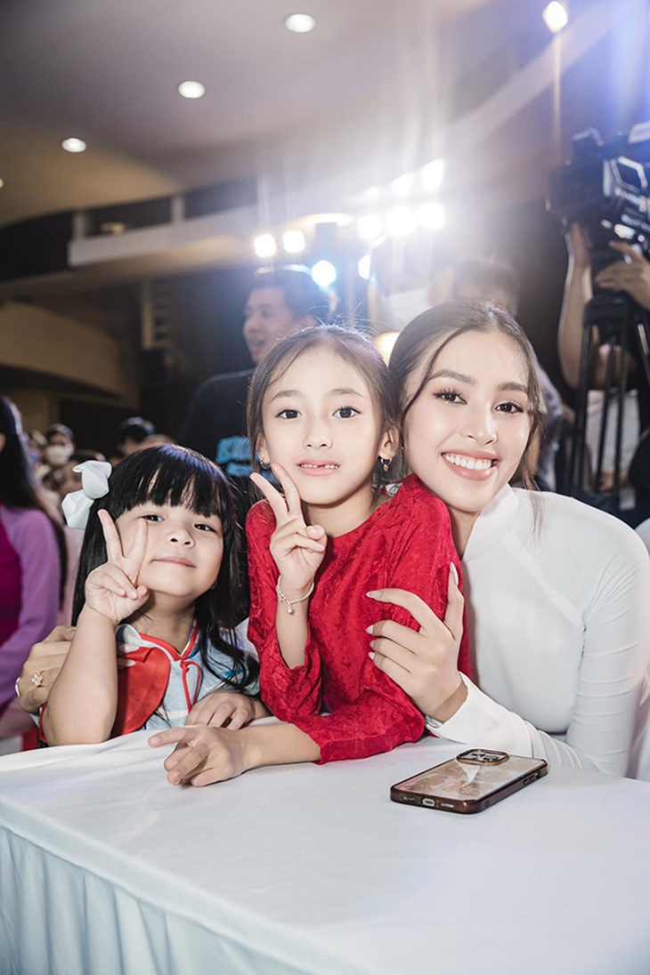 Ảnh vui sao Việt 11-9: Hiền Thục gây cười khi mẹ nhờ kéo dài chân - Ảnh 9.