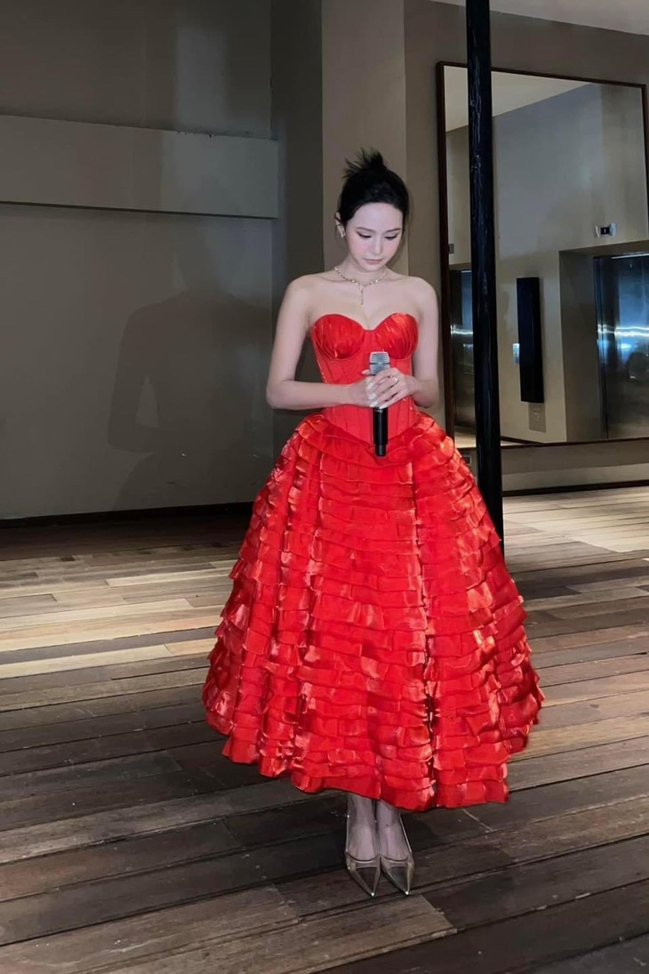 Vừa tái xuất, Hiền Hồ đã nhận đủ gạch đá để... xây biệt thự - Ảnh 1.