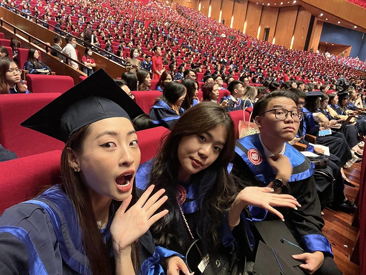 Ảnh vui sao Việt 12-9: Lê Dương Bảo Lâm xứng danh ‘đệ nhất mỹ môi’ - Ảnh 8.