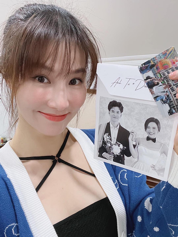 1.001 biểu cảm của sao Việt khi check-in với thiệp cưới Diệu Nhi - Anh Tú - Ảnh 5.