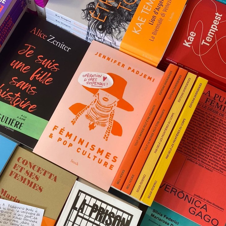 Sách treo & treo sách - Ảnh 1.