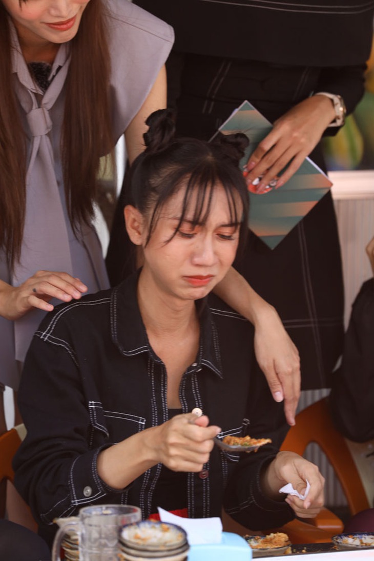 Bị thử thách ăn 100 chén chè, Phương Anh Đào bức xúc đòi... nghỉ chơi - Ảnh 3.