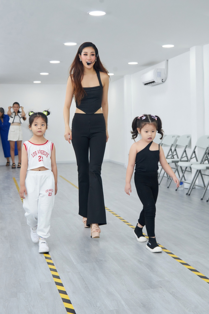 Hoa hậu Khánh Vân thử sức đào tạo hoa hậu - Ảnh 3.