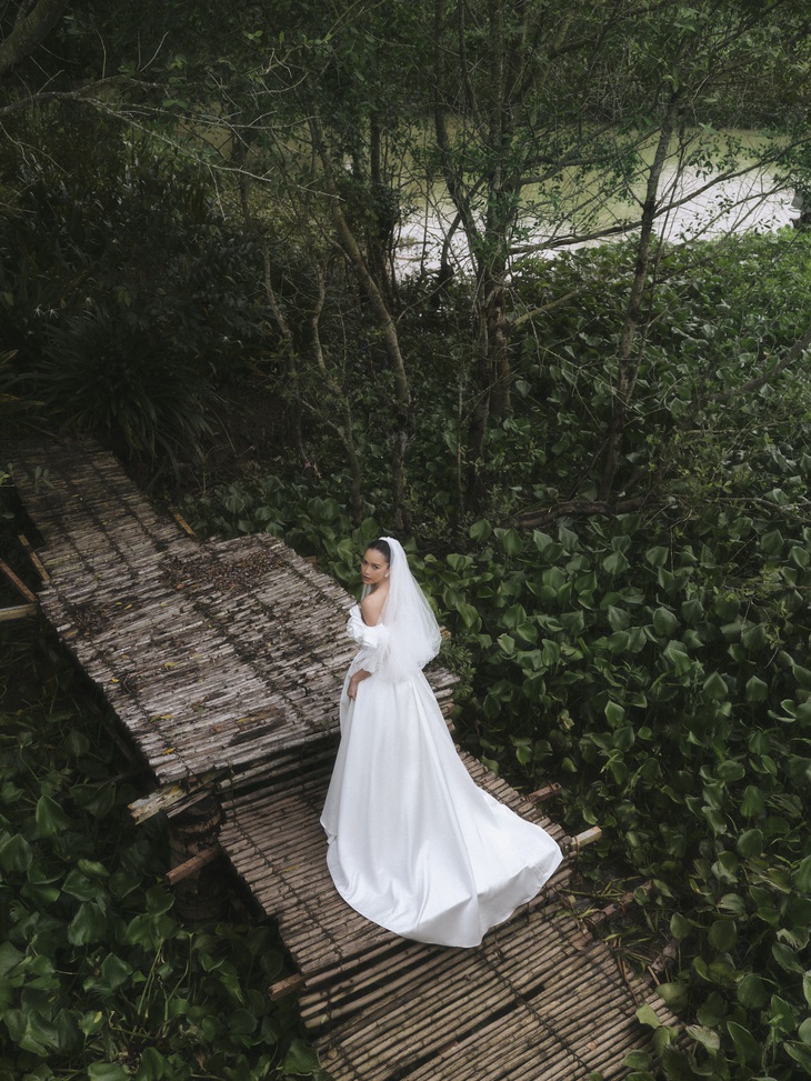 Ngọc Châu mặc áo cưới đẹp mê hồn khiến dân chúng rần rần muốn cưới - Ảnh 4.