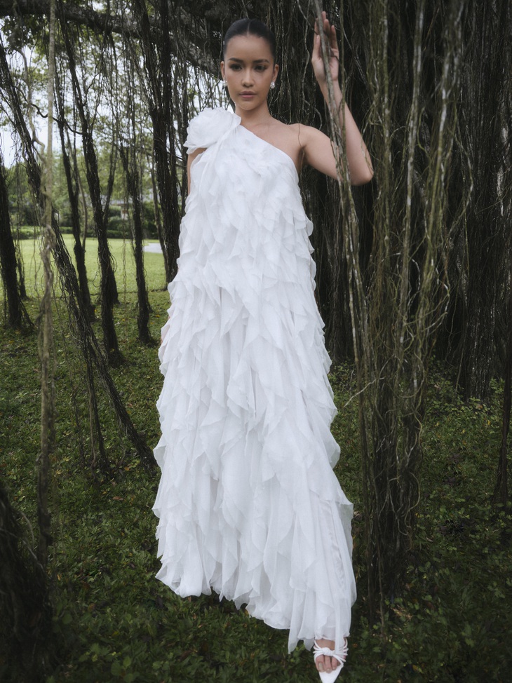 Ngọc Châu mặc áo cưới đẹp mê hồn khiến dân chúng rần rần muốn cưới - Ảnh 8.