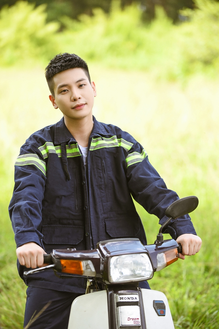 Quân A.P thành lính cứu hỏa, netizen thốt lên phải chi anh lính cứu hỏa nào cũng điển trai thế này! - Ảnh 8.