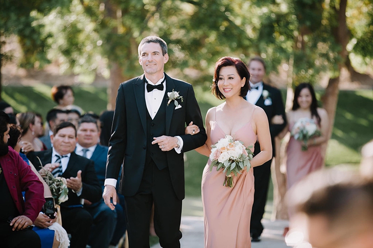 Ảnh vui sao Việt 23-9: MC Kỳ Duyên bị nhầm là cô dâu vì quá xinh đẹp - Ảnh 1.