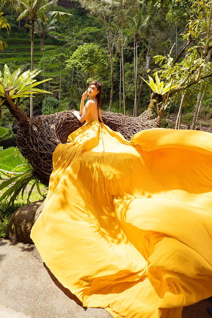 Ảnh vui sao Việt 23-9: MC Kỳ Duyên bị nhầm là cô dâu vì quá xinh đẹp - Ảnh 3.