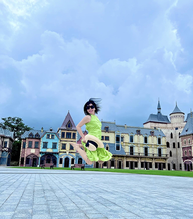 Ảnh vui sao Việt 25-9: Cát Phượng bung xõa ở Phú Quốc - Ảnh 1.