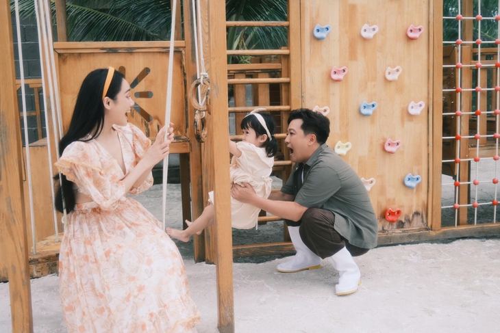 Nhã Phương - Trường Giang khoe ảnh ngọt ngào, kỷ niệm 4 năm ngày cưới - Ảnh 6.