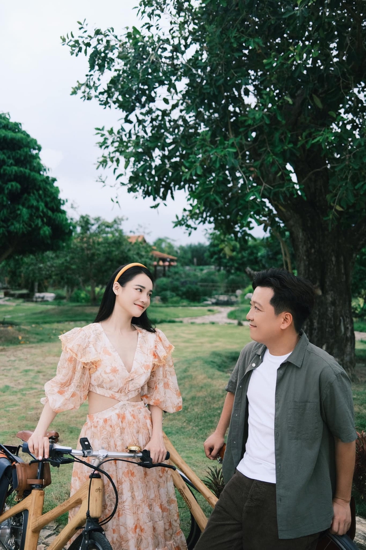 Nhã Phương - Trường Giang khoe ảnh ngọt ngào, kỷ niệm 4 năm ngày cưới - Ảnh 7.