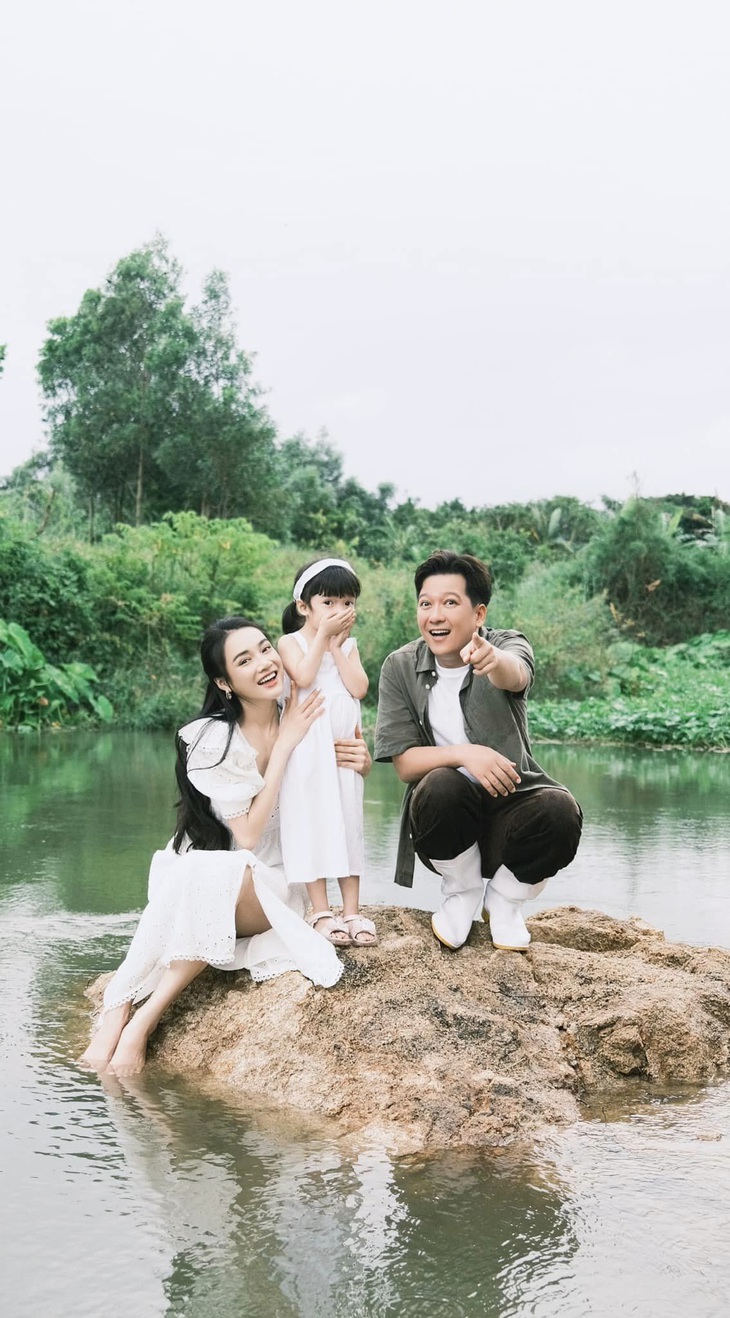 Nhã Phương - Trường Giang khoe ảnh ngọt ngào, kỷ niệm 4 năm ngày cưới - Ảnh 2.