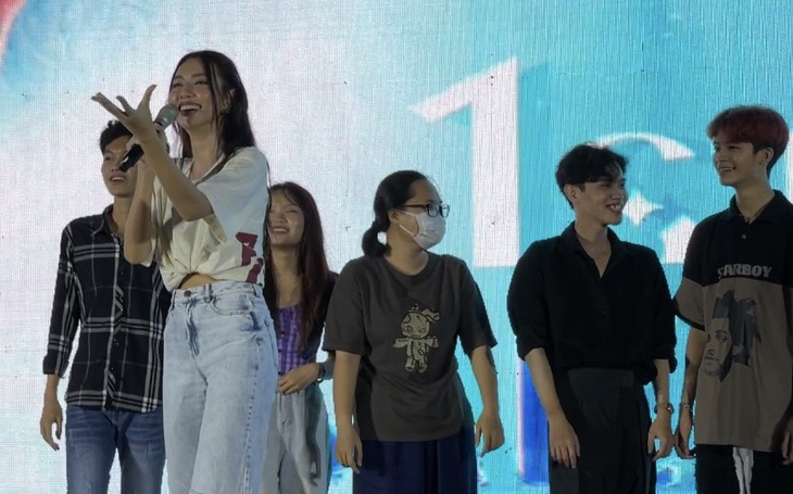 Thùy Tiên đòi ‘lấy vợ’ khi bị fan giục cưới Quang Linh