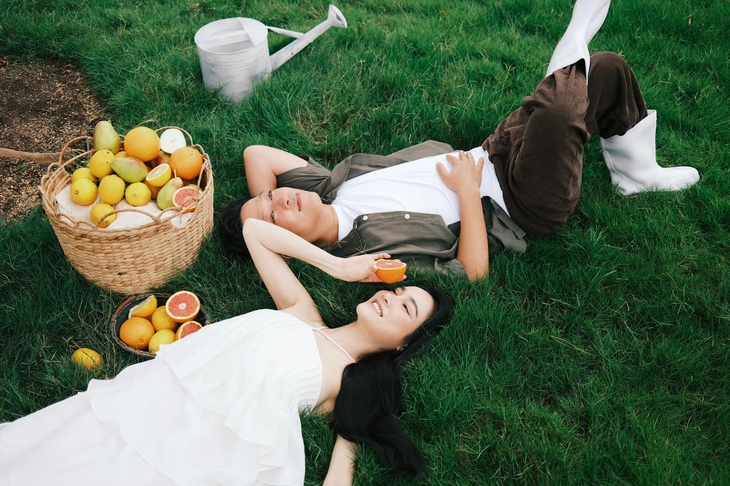 Nhã Phương - Trường Giang khoe ảnh ngọt ngào, kỷ niệm 4 năm ngày cưới - Ảnh 1.