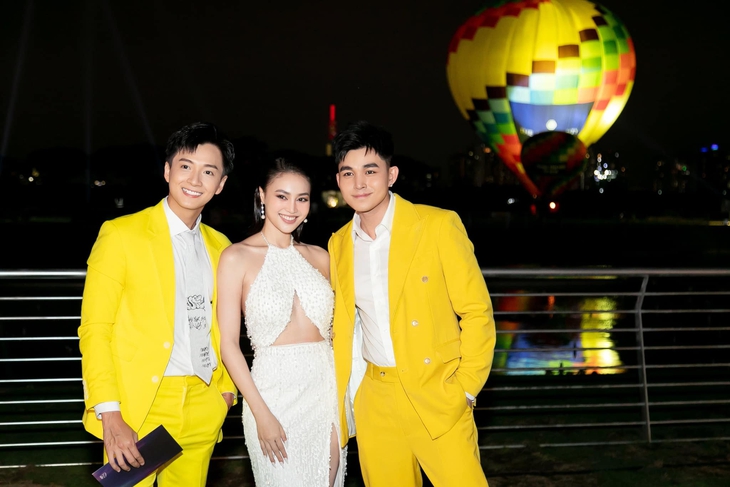 Ảnh vui sao Việt 4-9: Con trai Hòa Minzy vui nhộn - Ảnh 6.