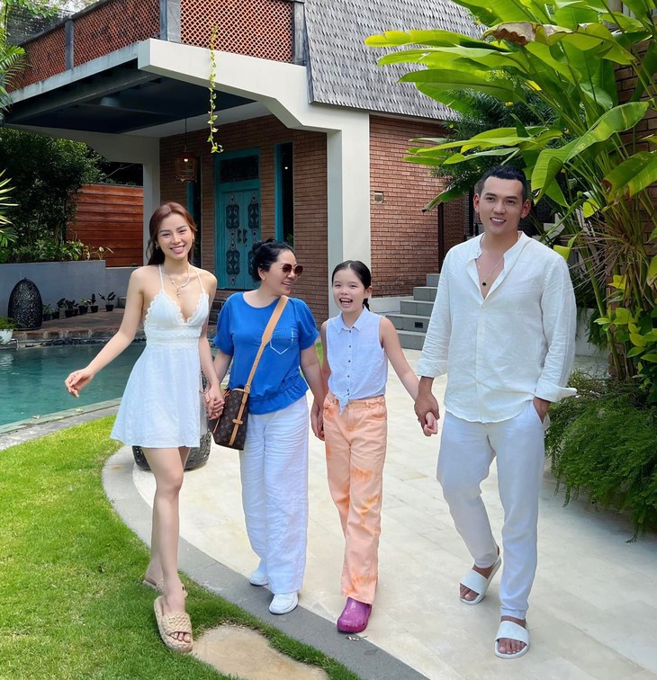 Ảnh vui sao Việt 4-9: Con trai Hòa Minzy vui nhộn - Ảnh 7.