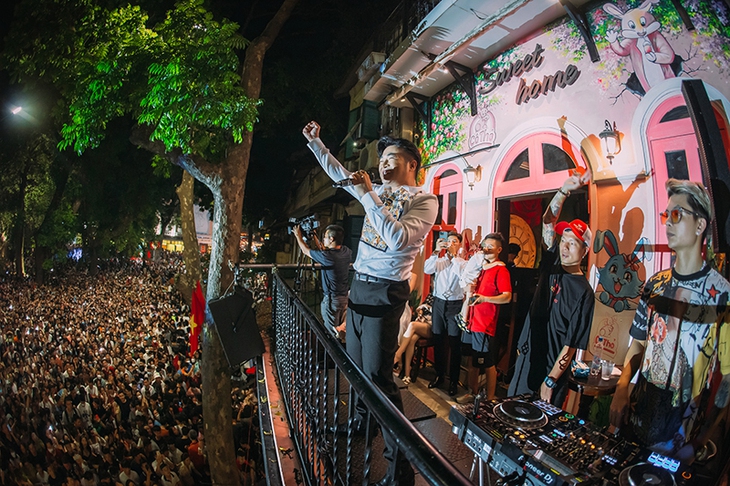 Ảnh vui sao Việt 5-9: Hai ‘nàng thơ’ nhà MC Quyền Linh đẹp rạng rỡ - Ảnh 5.