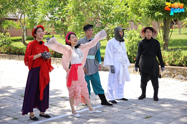 Ảnh vui sao Việt 6-9: Nhã Phương lầy lội tham gia game show - Ảnh 1.