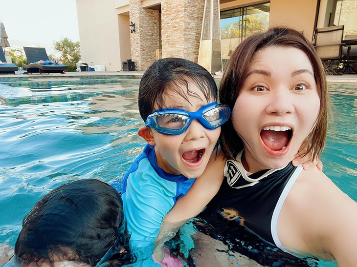 Ảnh vui sao Việt 6-9: Nhã Phương lầy lội tham gia game show - Ảnh 9.