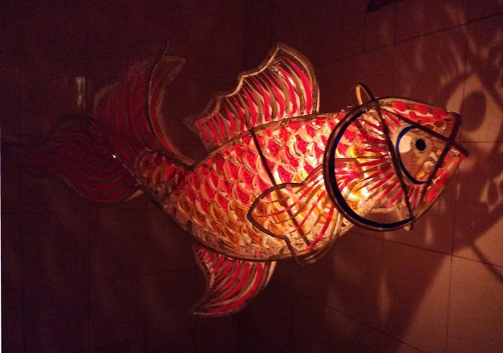 Làm lại đèn trung thu xưa vì thương con trẻ thời nay - Ảnh 1.