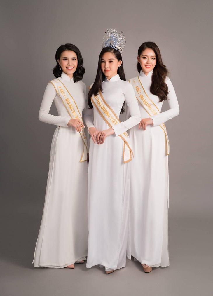 Nhà thiết kế ‘mát tay’ sở hữu đến 14 bản quyền cuộc thi nhan sắc - Ảnh 3.