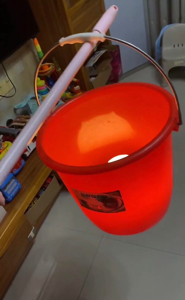 10 mẫu đèn Trung thu được mẹ giấu trong bếp vừa rẻ vừa thú vị - Ảnh 1.