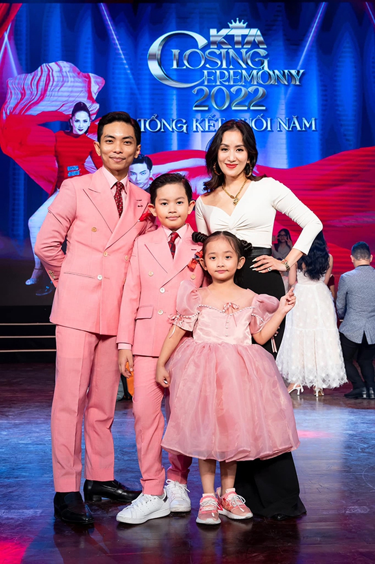 Ảnh vui sao Việt 13-1: Mạnh Trường và con gái như hai anh em - Ảnh 2.