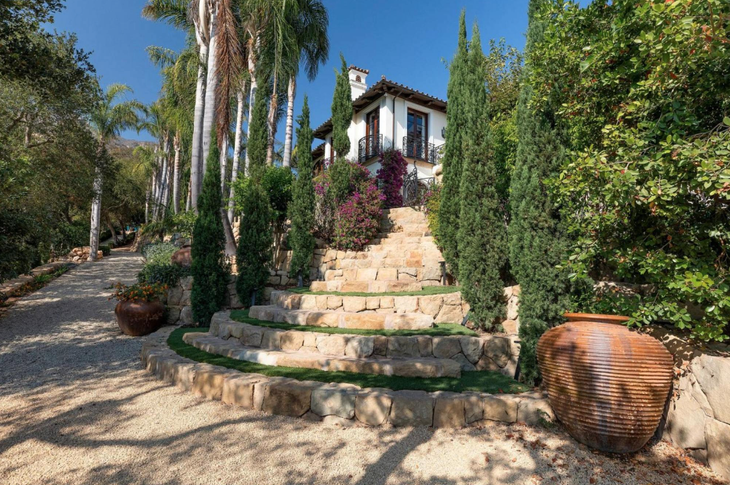 Biệt thự xa hoa gần 35 triệu USD của Harry & Meghan - Ảnh 2.