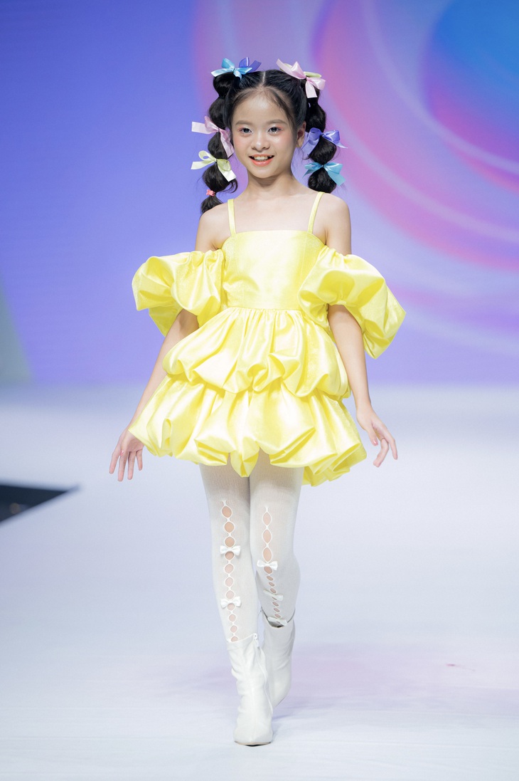 Thanh Hằng mãi tuổi 18, nhí nhảnh diện váy cô dâu - Ảnh 8.