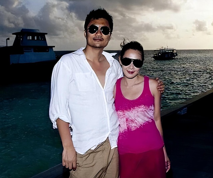 Cuộc sống hôn nhân độc lạ của các ngôi sao Hoa ngữ: Yêu nhưng không thèm ngủ chung - Ảnh 1.