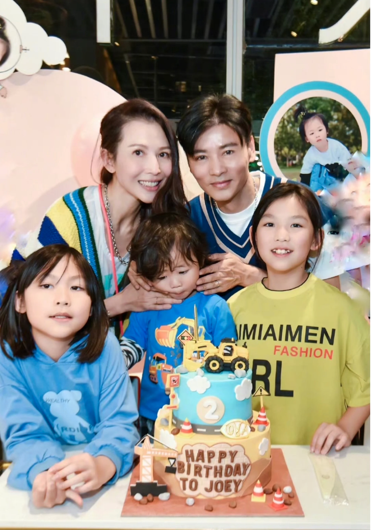 Bên trong ngôi nhà bạc tỉ của vợ chồng Thái Thiếu Phân - Trương Tấn - Ảnh 9.