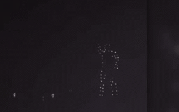 Xem 80 chiếc máy bay "tái hiện" hình ảnh của Pele trên bầu trời