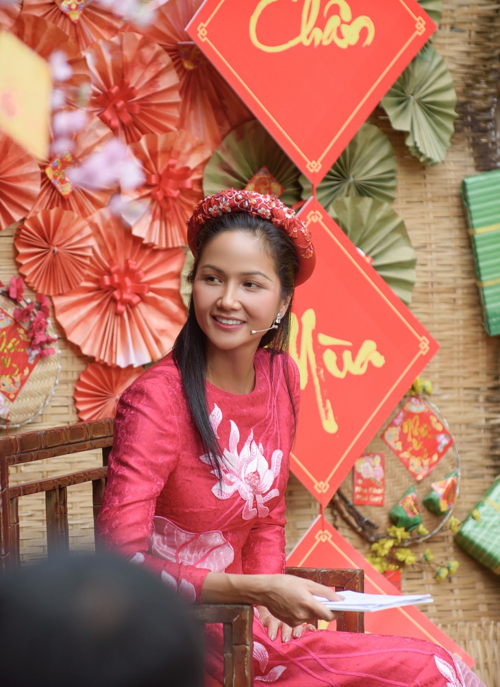 HHen Niê, MC Vũ Mạnh Cường từng nhận lì xì một cách kỳ lạ ngày Tết - Ảnh 5.