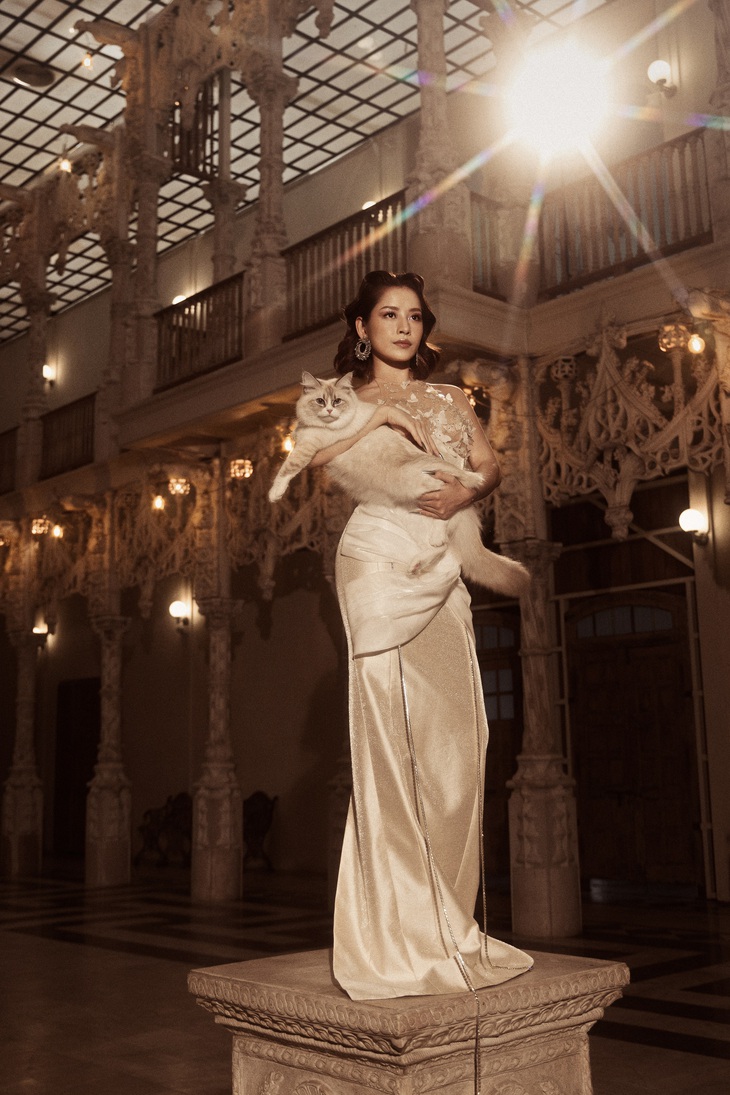 Chi Pu hóa thân thành Nữ hoàng của loài mèo - Ảnh 6.