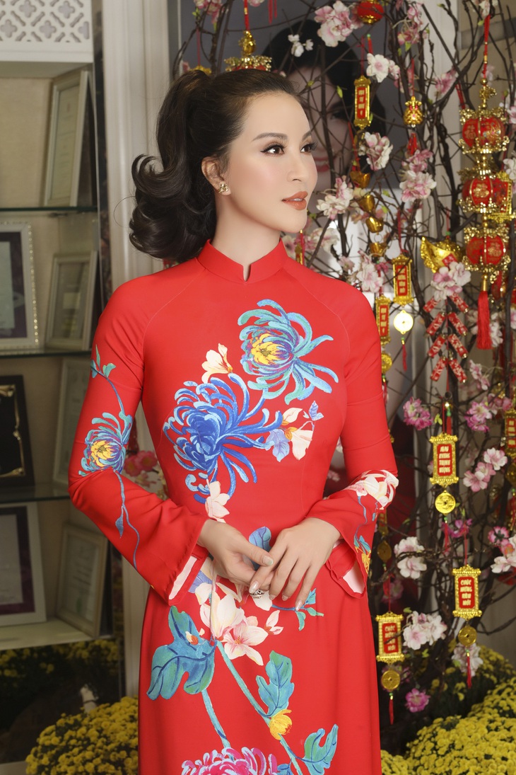 Nữ hoàng ảnh lịch Thanh Mai xúng xính áo dài đón Tết - Ảnh 7.