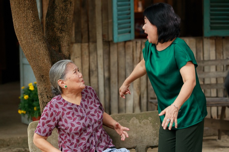 Mai Bích Trâm trầm cảm bỏ nhà đi vì cuộc chiến mẹ chồng trong phim Tết - Ảnh 2.