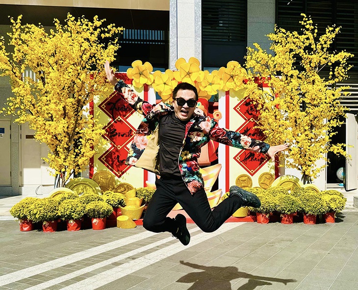 Ảnh vui sao Việt 25-1: Đại Nghĩa đọ sắc bên mai vàng - Ảnh 1.