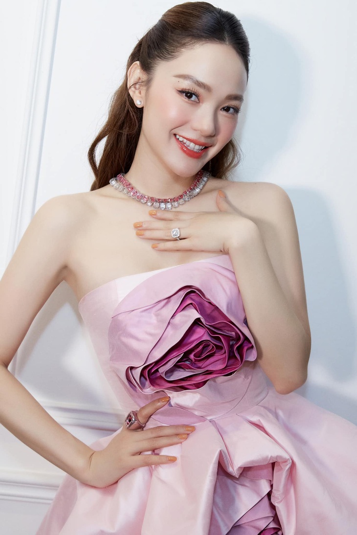 Bất ngờ Minh Hằng hát nhạc phim Chị chị em em 2 do cô đóng chính - Ảnh 2.