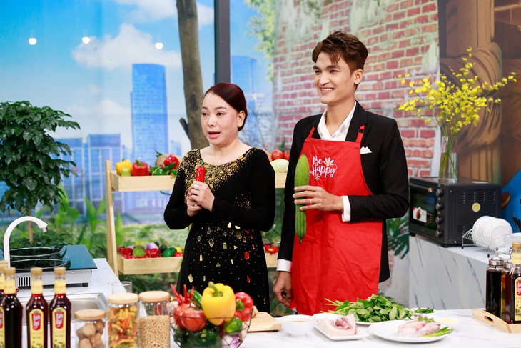 Mạc Văn Khoa hoảng hốt khi mẹ vợ tiết lộ ấn tượng lần đầu gặp gỡ - Ảnh 3.