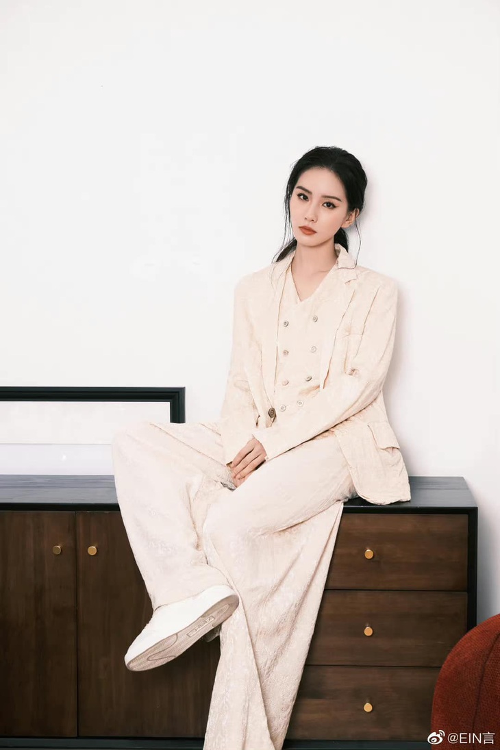 Những mỹ nhân tuổi Mão tài sắc vẹn toàn của giải trí Hoa ngữ - Ảnh 4.