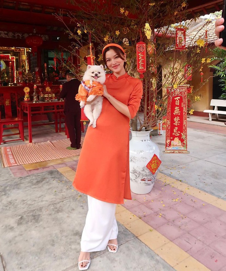 Tú Hảo, Lee Min Ho và nhiều sao nổi tiếng thế giới khoe ảnh ngày ấy - bây giờ - Ảnh 9.