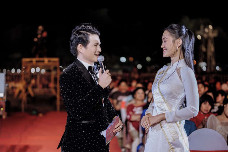 MC Vũ Mạnh Cường, hoa hậu Ngọc Châu rủ nhau thể hiện tình yêu với Tây Ninh - Ảnh 2.